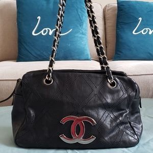 Chanel Black handbag with silver hardware